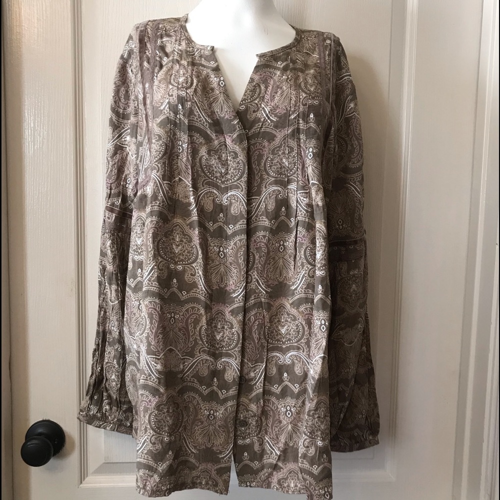 Woman’s blouse/ top